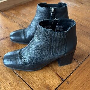 Aquatalia Charlotte Black Pebbled Leather Ankle  Boots Women’s Waterproof Size 7